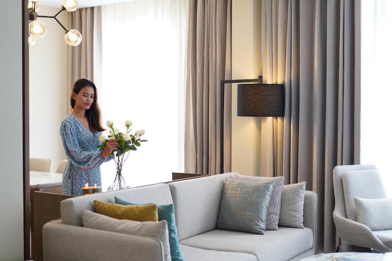 Khách sạn Oakwood Premier